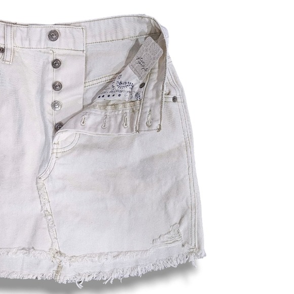 Free People Brea White Cutoff Distressed Button Fly Mini Denim Skirt Size 24 - Picture 3 of 8